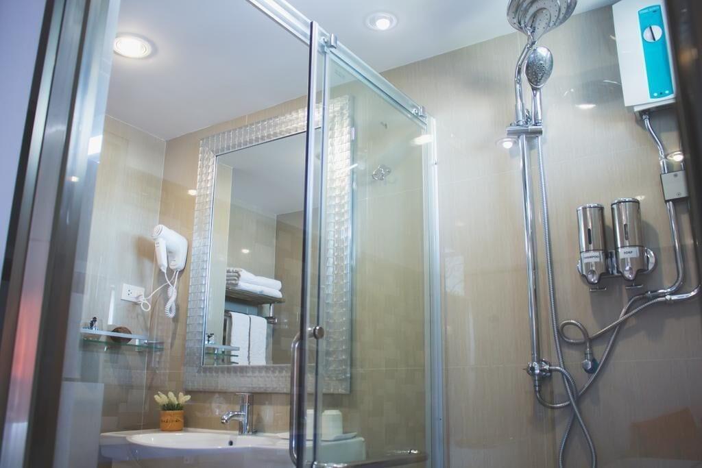 בנגקוק Maverick Ratchada Hotel מראה חיצוני תמונה