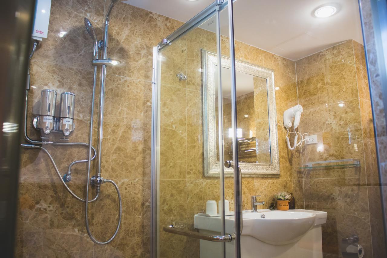 בנגקוק Maverick Ratchada Hotel מראה חיצוני תמונה